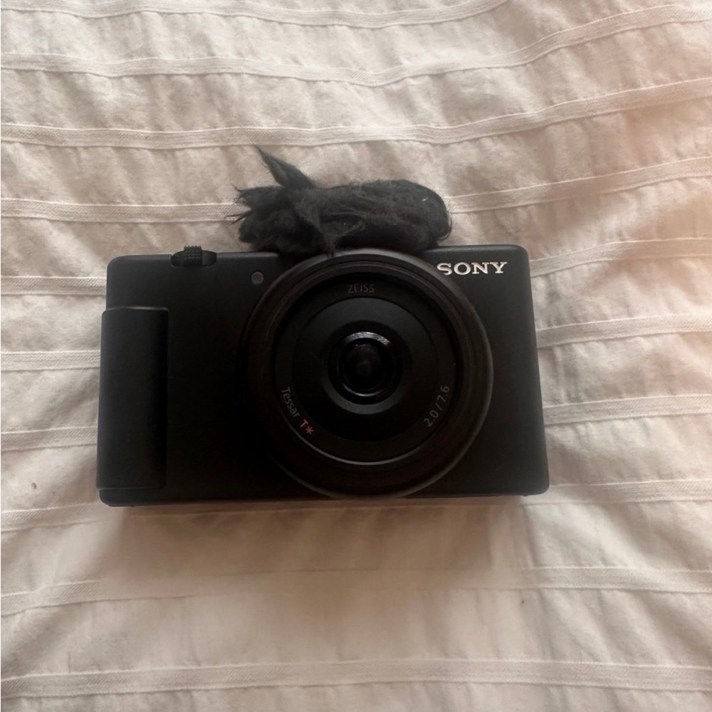 Sony ZV-1F Vlog Camera for Content Creators and Vloggers Black